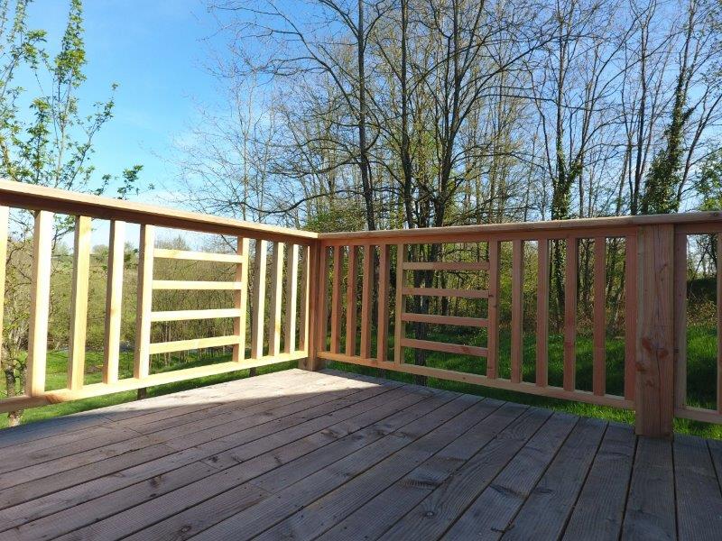 Terrasse bois sur pilotis à Coutières (79)